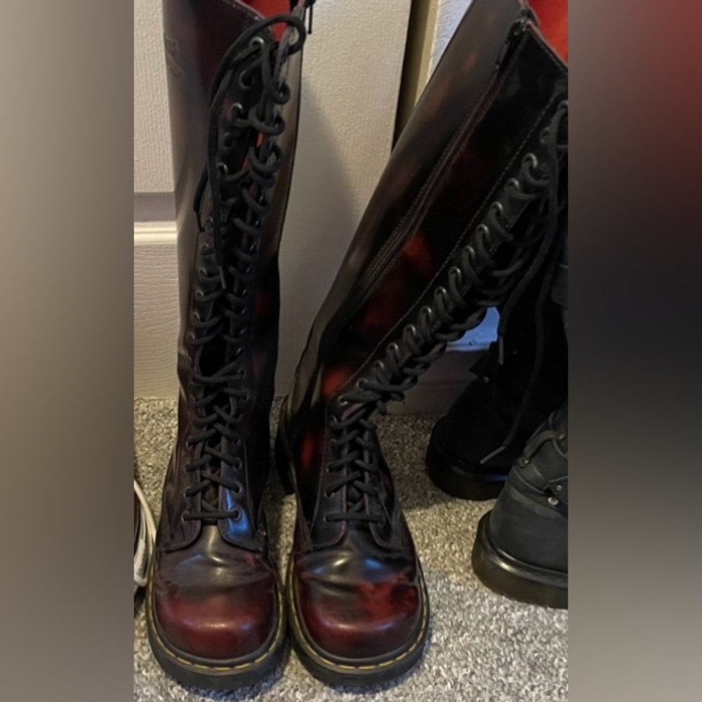 Excellent condition Jemma Doc Martens with zippers.